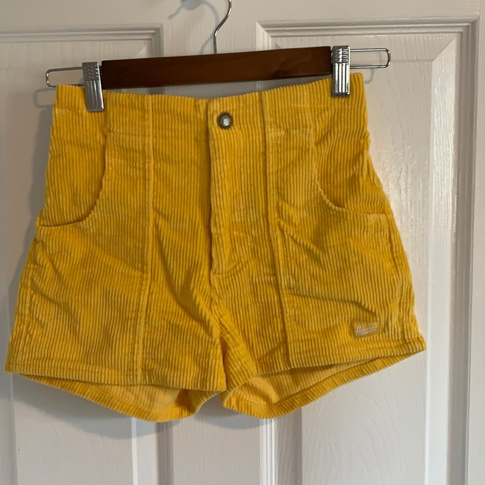 HAMMIES CORDUROY SHORTS 🩳